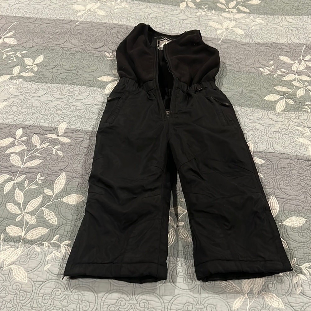 Snow pants size 4